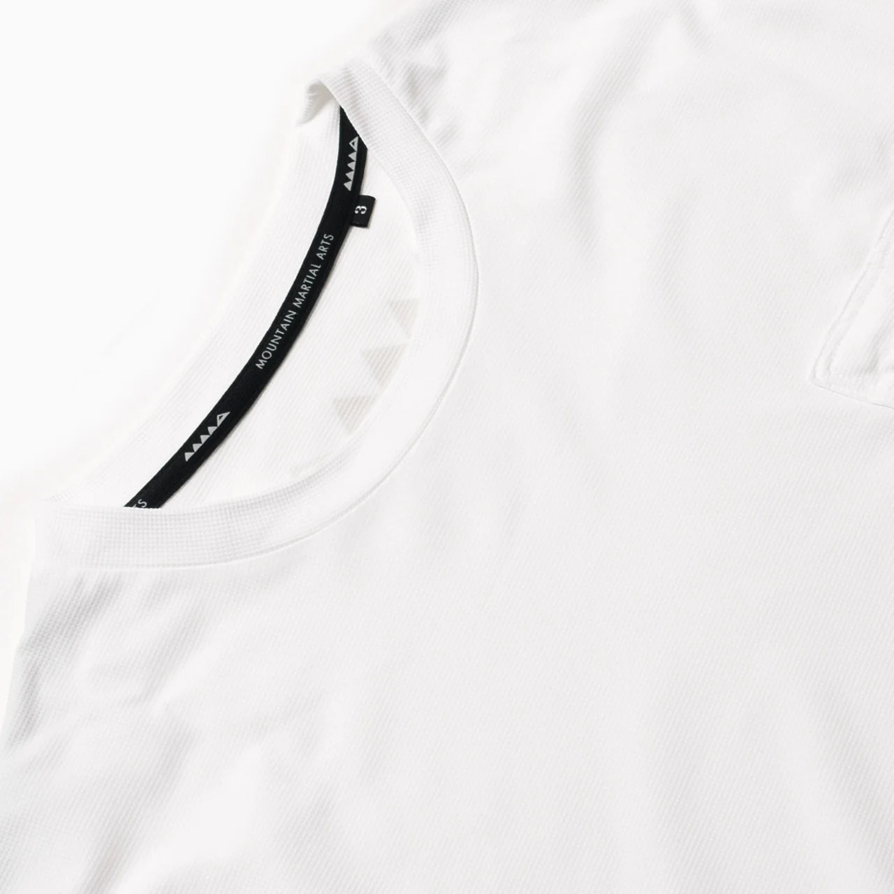 Mountain Martial Arts (MMA) - Dry Pocket Tee (Blanc)